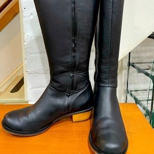 Black Chaco Cataluna tall boots